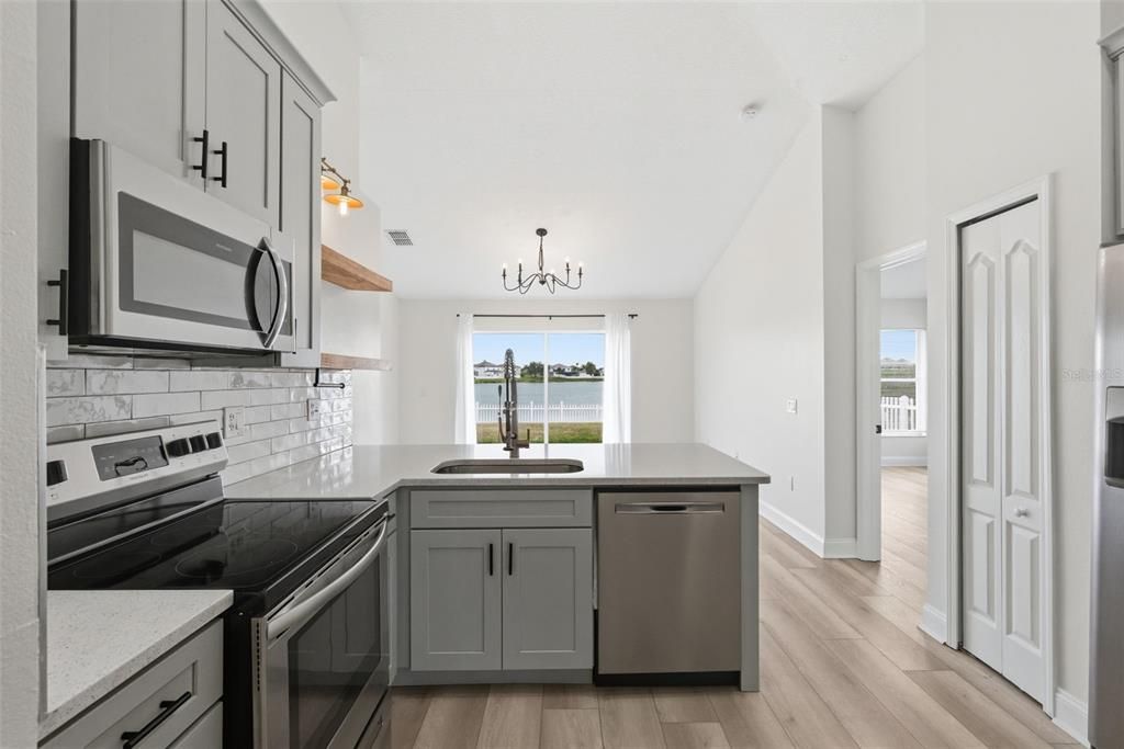 На продажу: $359,999 (3 спален, 2 ванн, 1440 Квадратных фут)