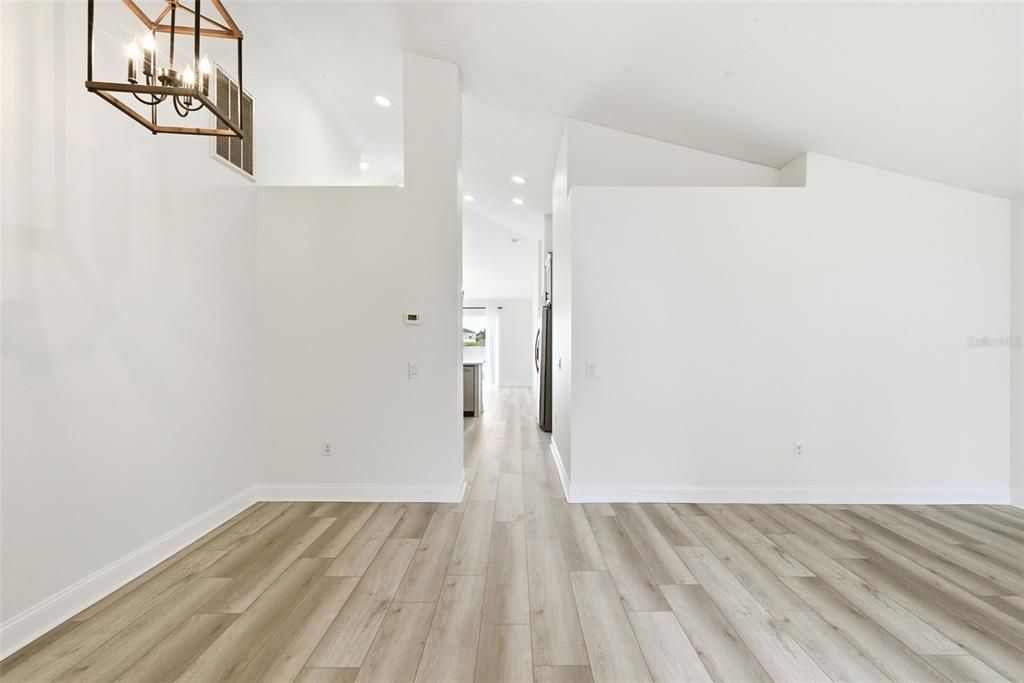 На продажу: $359,999 (3 спален, 2 ванн, 1440 Квадратных фут)