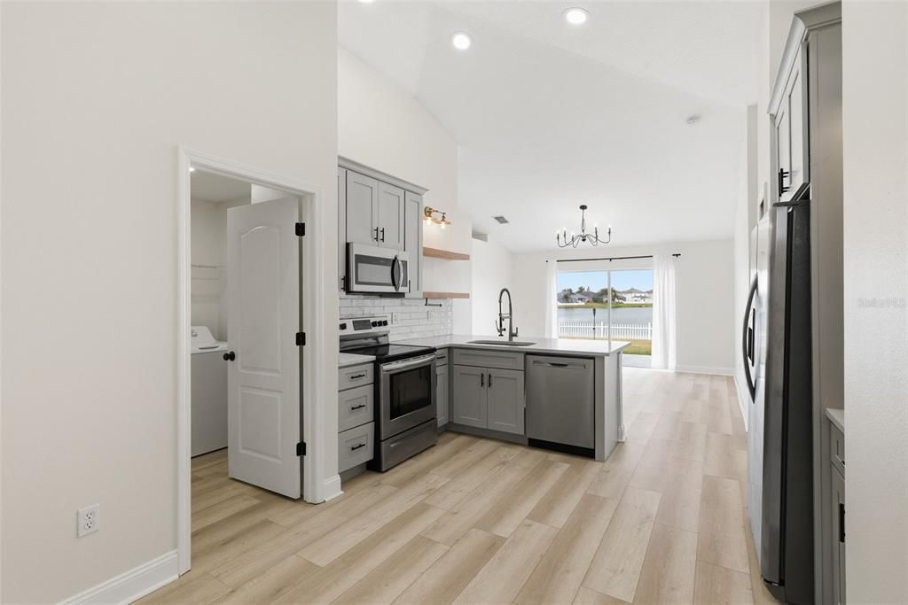 На продажу: $359,999 (3 спален, 2 ванн, 1440 Квадратных фут)