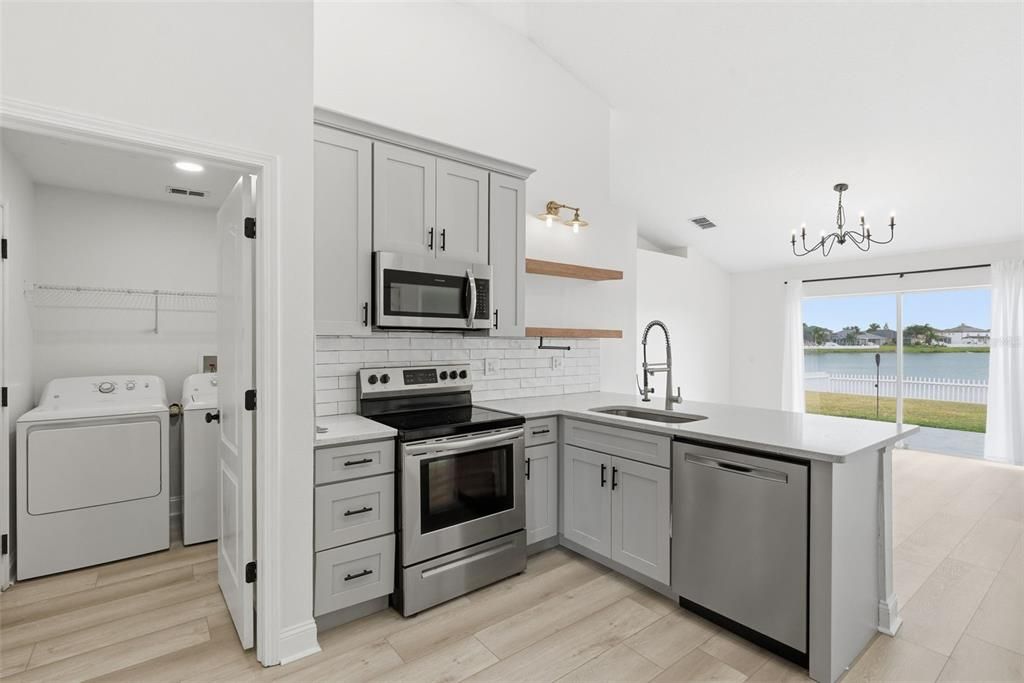 На продажу: $359,999 (3 спален, 2 ванн, 1440 Квадратных фут)