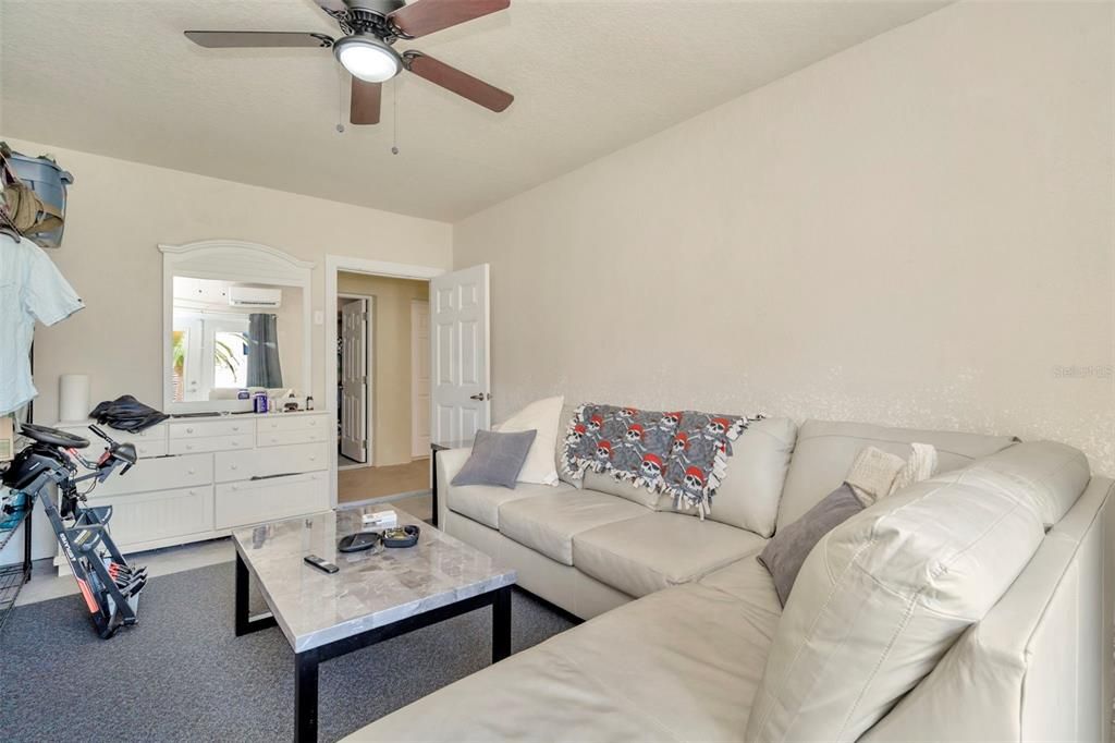 В аренду: $1,650 (2 спален, 2 ванн, 1031 Квадратных фут)