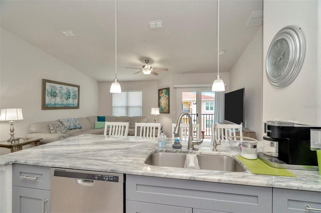 В аренду: $1,650 (2 спален, 2 ванн, 1031 Квадратных фут)