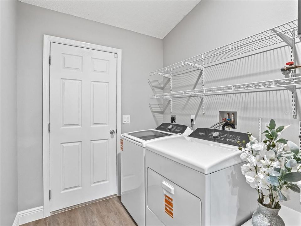 For Sale: $337,000 (3 beds, 2 baths, 1392 Square Feet)