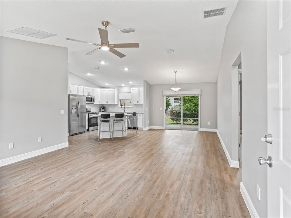 For Sale: $337,000 (3 beds, 2 baths, 1392 Square Feet)