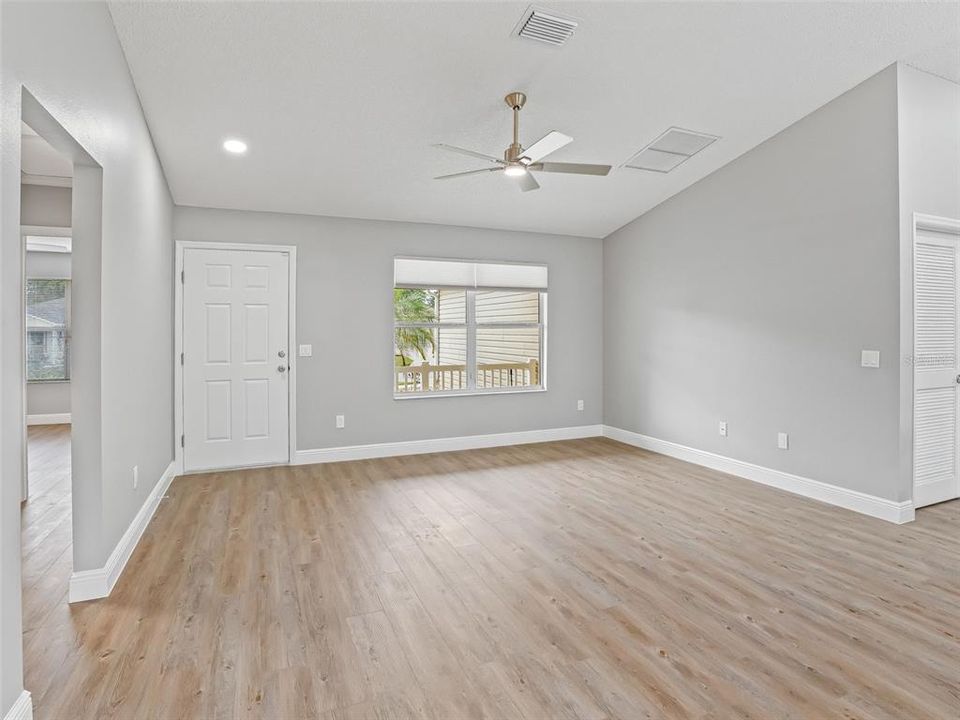 For Sale: $337,000 (3 beds, 2 baths, 1392 Square Feet)