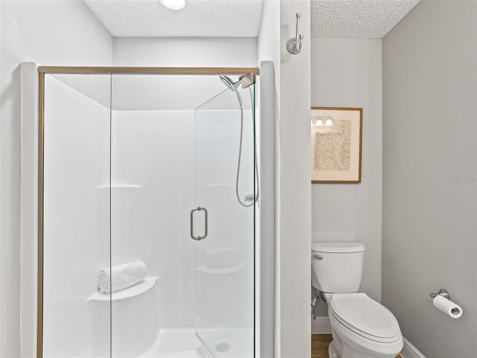 For Sale: $337,000 (3 beds, 2 baths, 1392 Square Feet)