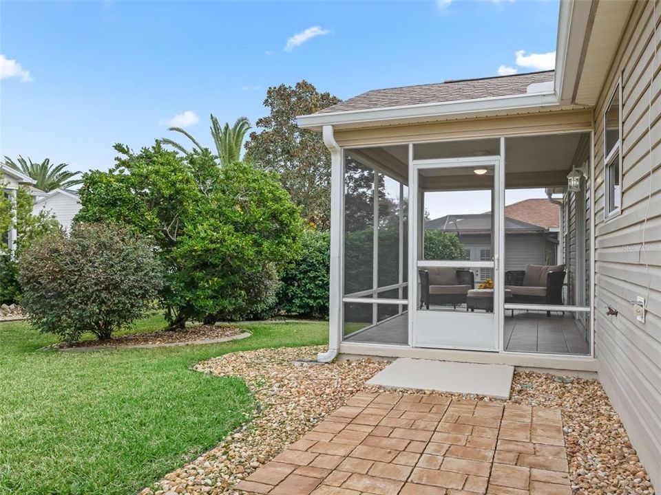 For Sale: $337,000 (3 beds, 2 baths, 1392 Square Feet)