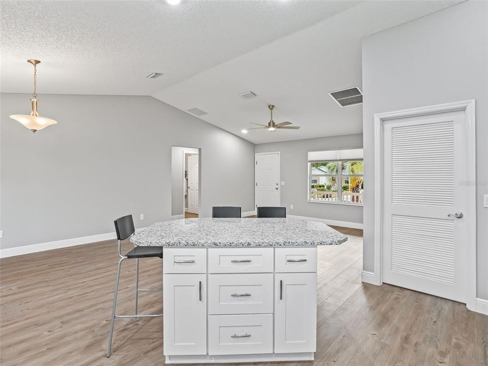 For Sale: $337,000 (3 beds, 2 baths, 1392 Square Feet)