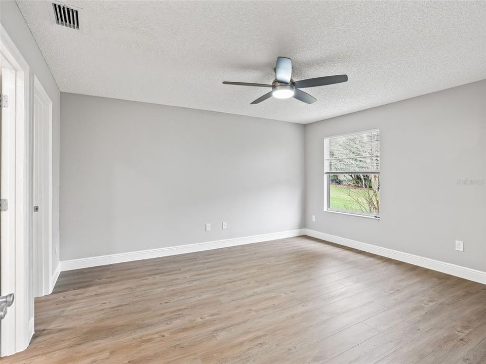 For Sale: $337,000 (3 beds, 2 baths, 1392 Square Feet)