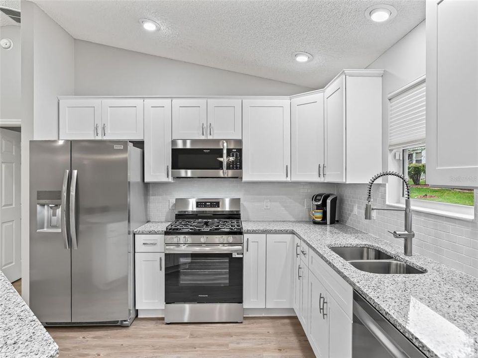 For Sale: $337,000 (3 beds, 2 baths, 1392 Square Feet)