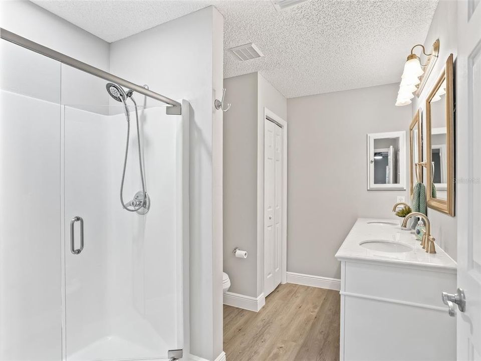 For Sale: $337,000 (3 beds, 2 baths, 1392 Square Feet)