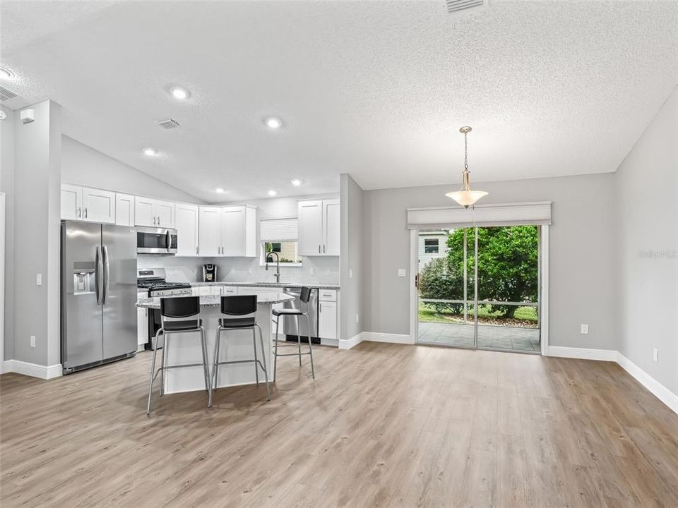 For Sale: $337,000 (3 beds, 2 baths, 1392 Square Feet)