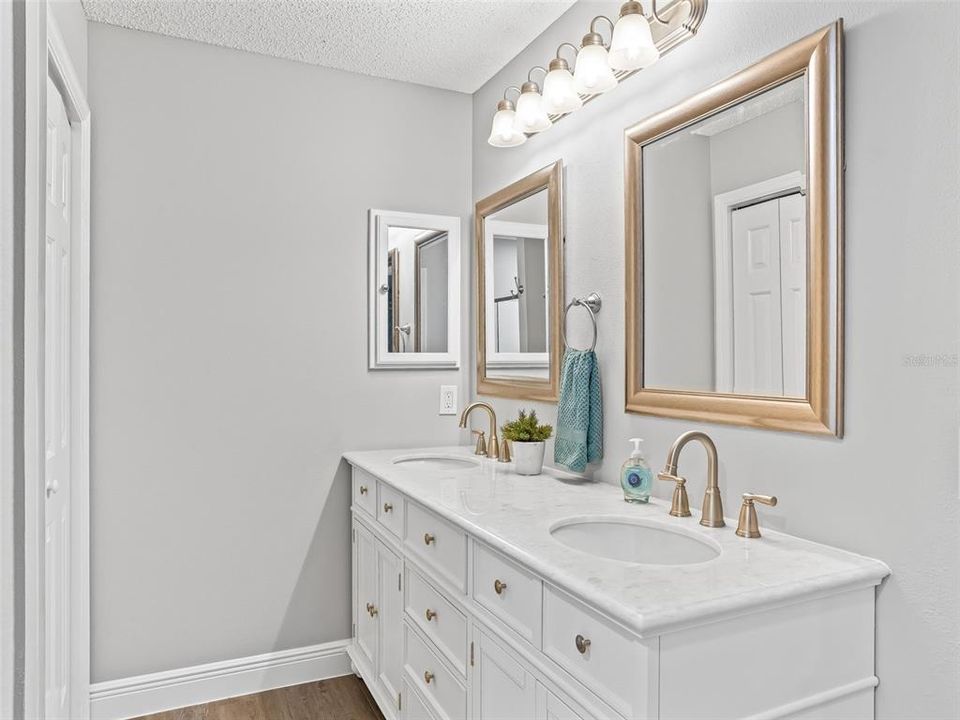 For Sale: $337,000 (3 beds, 2 baths, 1392 Square Feet)