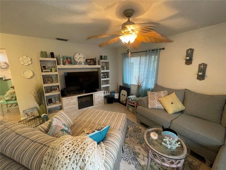 For Sale: $249,850 (3 beds, 2 baths, 1426 Square Feet)