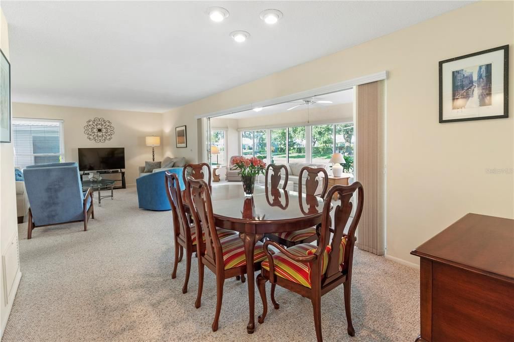 En Venta: $309,900 (2 camas, 2 baños, 1745 Pies cuadrados)