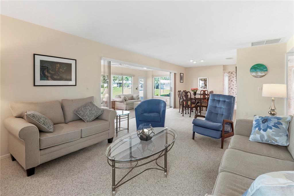 En Venta: $309,900 (2 camas, 2 baños, 1745 Pies cuadrados)