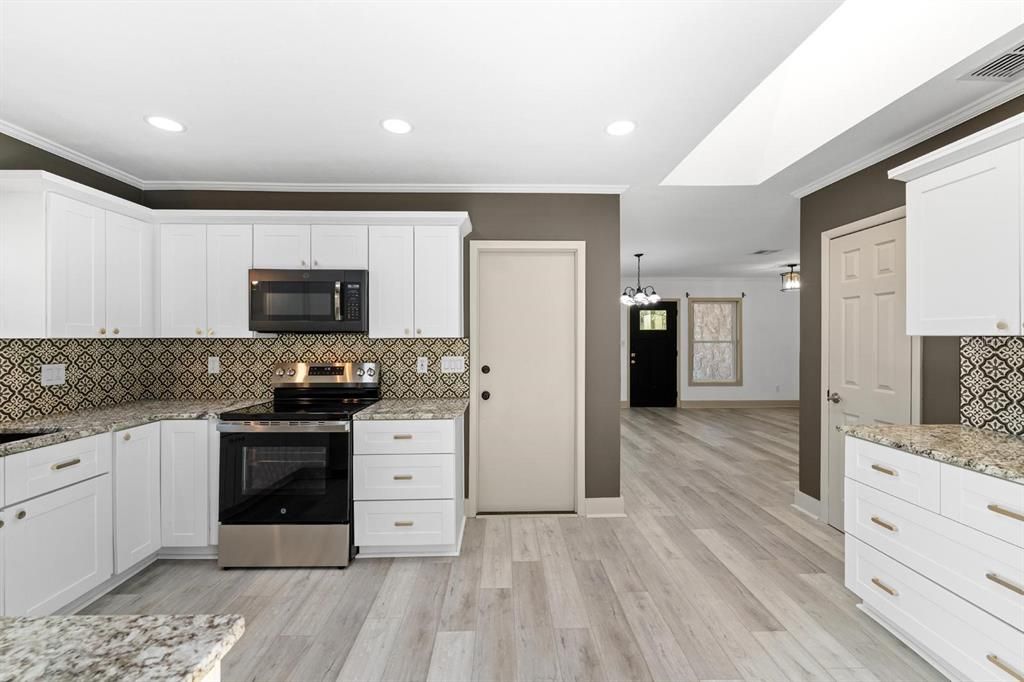 For Sale: $399,000 (3 beds, 2 baths, 1447 Square Feet)