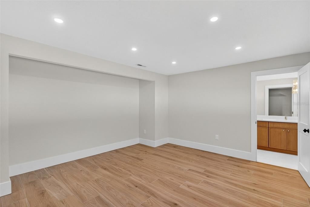 For Sale: $499,600 (4 beds, 2 baths, 1799 Square Feet)