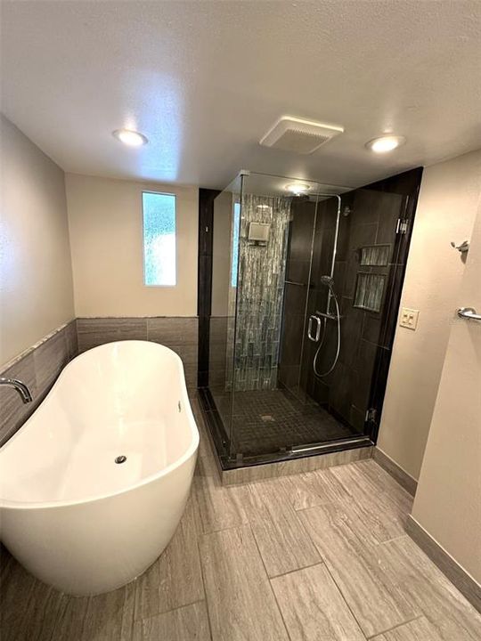 For Rent: $4,200 (3 beds, 3 baths, 1700 Square Feet)