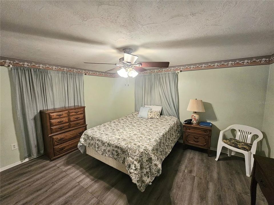 На продажу: $170,000 (2 спален, 1 ванн, 840 Квадратных фут)