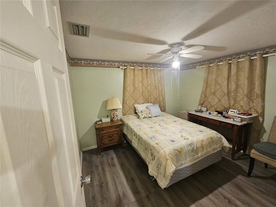 На продажу: $170,000 (2 спален, 1 ванн, 840 Квадратных фут)