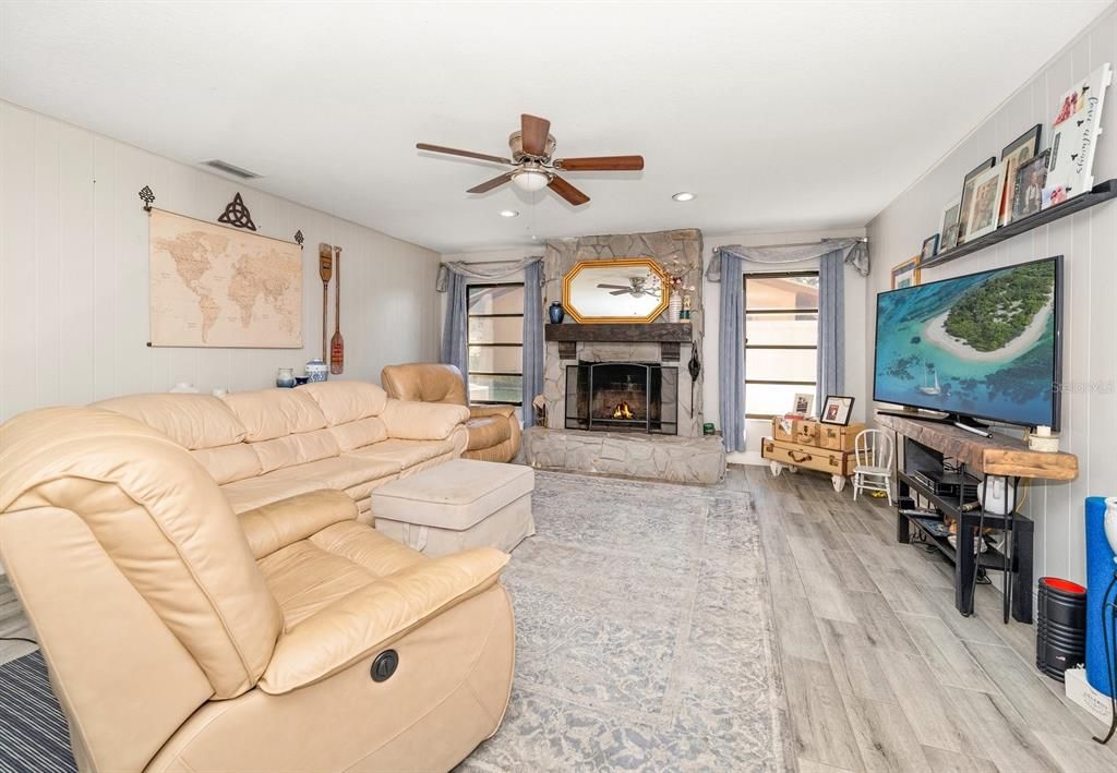 For Sale: $575,000 (3 beds, 2 baths, 1813 Square Feet)