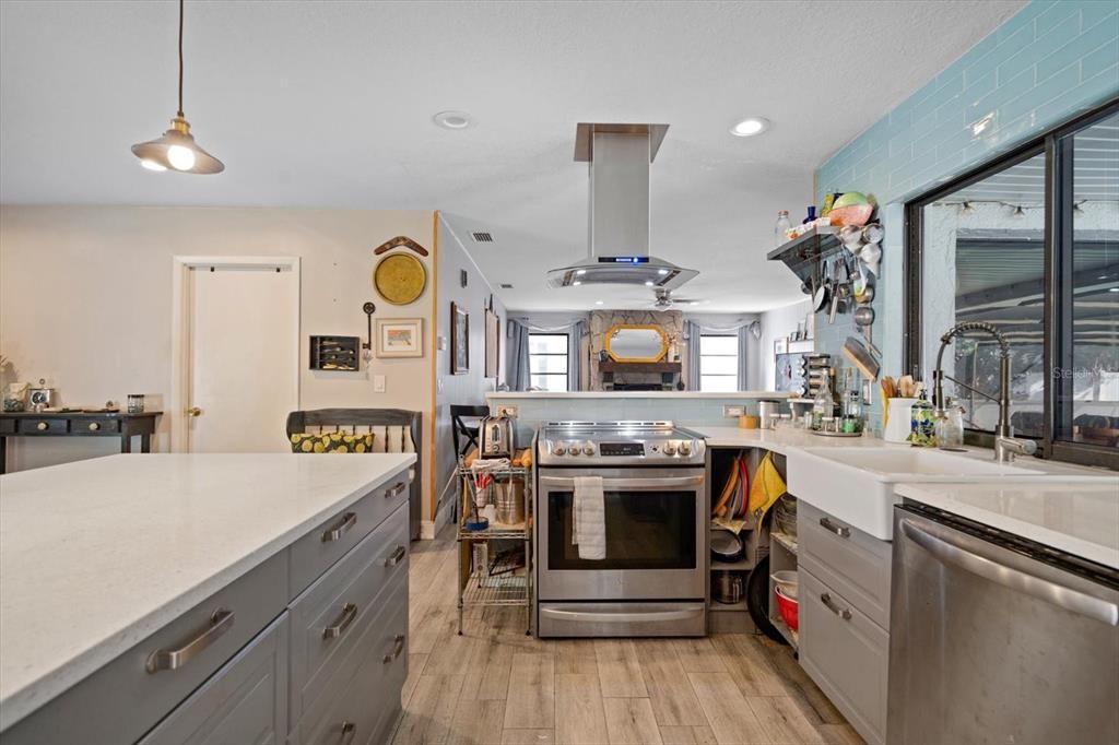 For Sale: $575,000 (3 beds, 2 baths, 1813 Square Feet)