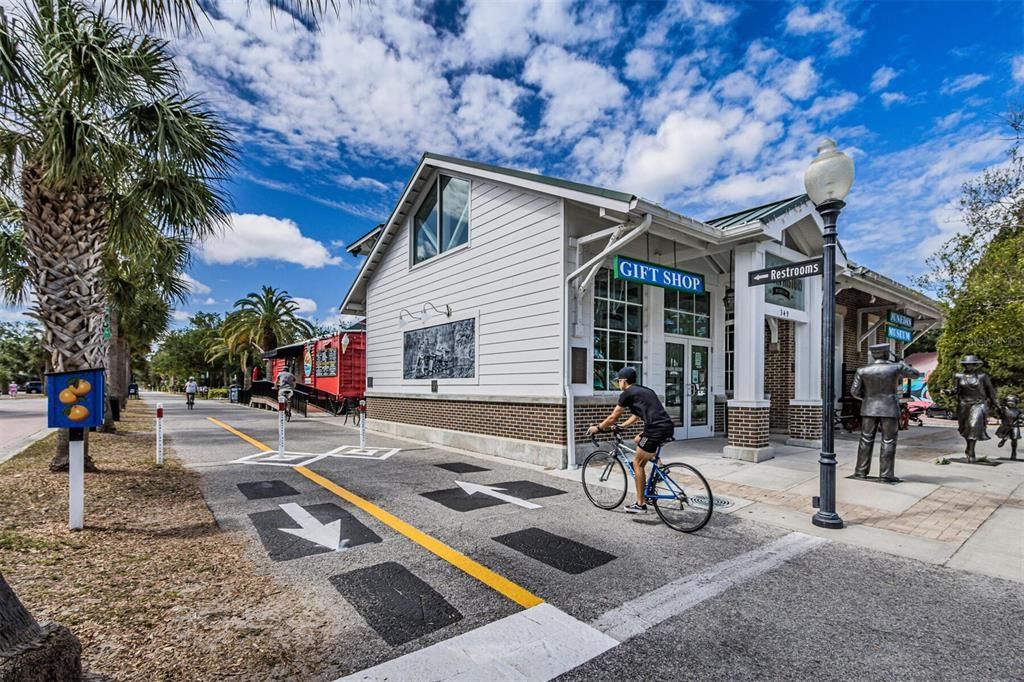 For Sale: $575,000 (3 beds, 2 baths, 1813 Square Feet)