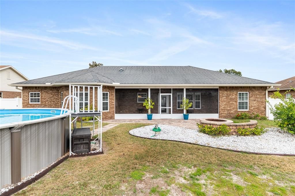 Под контрактом: $349,900 (3 спален, 2 ванн, 1794 Квадратных фут)