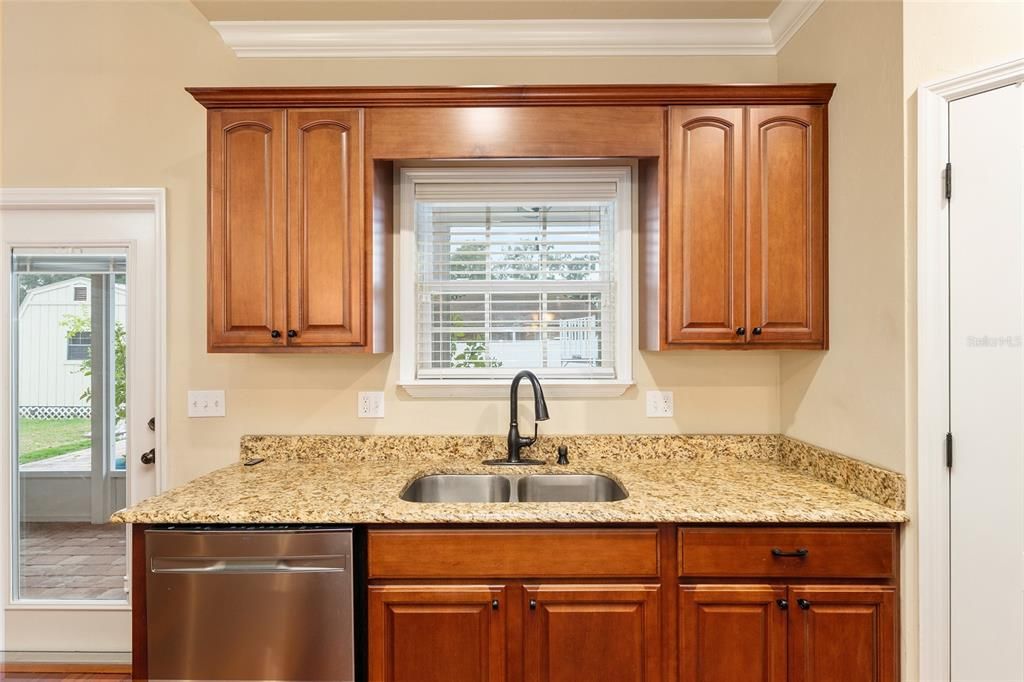 Под контрактом: $349,900 (3 спален, 2 ванн, 1794 Квадратных фут)