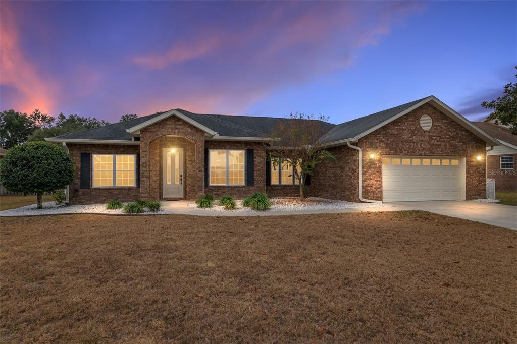 Под контрактом: $349,900 (3 спален, 2 ванн, 1794 Квадратных фут)