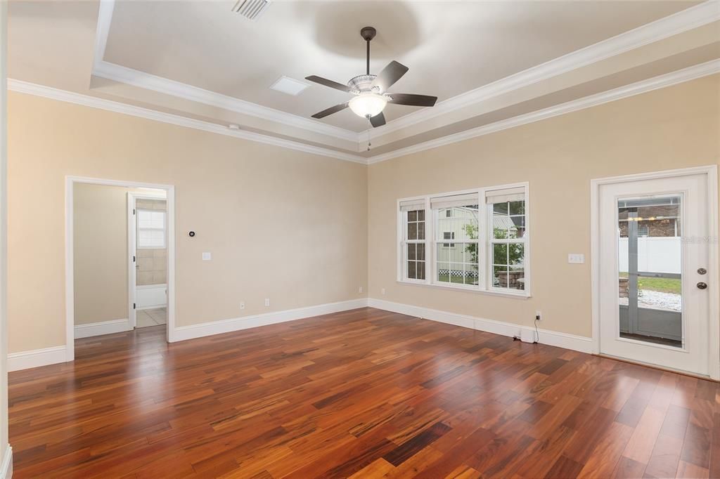 Под контрактом: $349,900 (3 спален, 2 ванн, 1794 Квадратных фут)