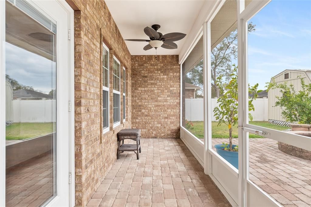 Под контрактом: $349,900 (3 спален, 2 ванн, 1794 Квадратных фут)