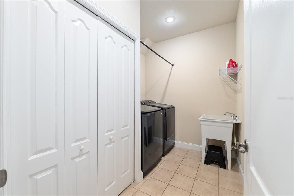 Под контрактом: $349,900 (3 спален, 2 ванн, 1794 Квадратных фут)