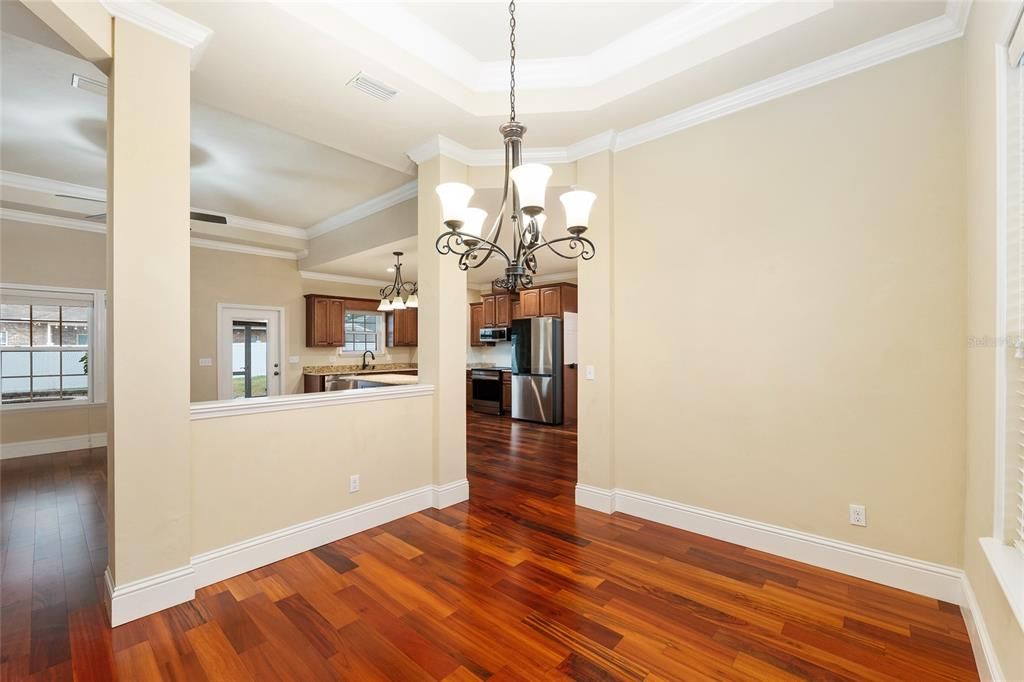 Под контрактом: $349,900 (3 спален, 2 ванн, 1794 Квадратных фут)