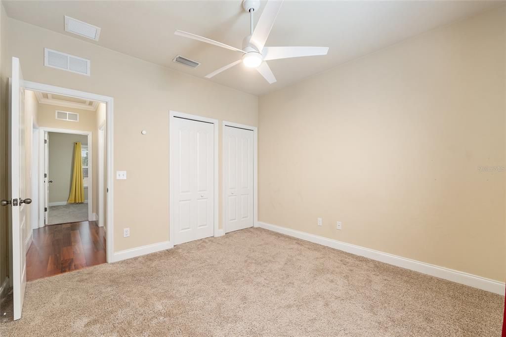 Под контрактом: $349,900 (3 спален, 2 ванн, 1794 Квадратных фут)