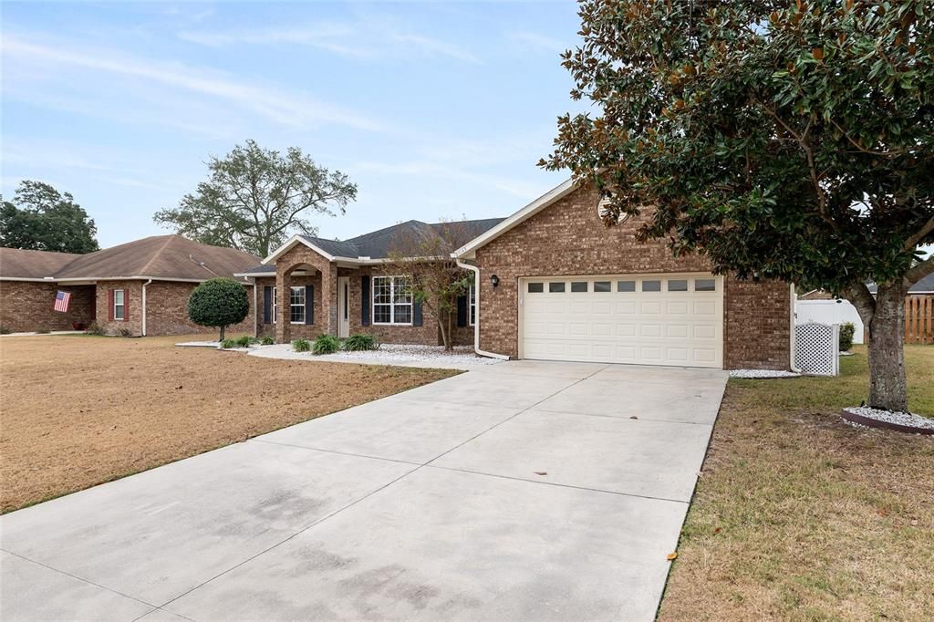 Под контрактом: $349,900 (3 спален, 2 ванн, 1794 Квадратных фут)