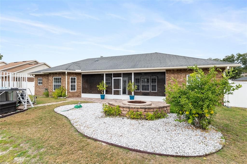 Под контрактом: $349,900 (3 спален, 2 ванн, 1794 Квадратных фут)