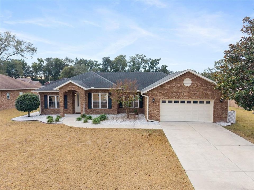 Под контрактом: $349,900 (3 спален, 2 ванн, 1794 Квадратных фут)