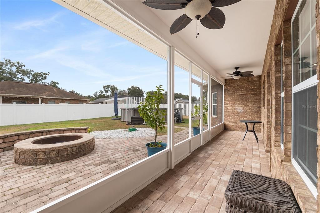 Под контрактом: $349,900 (3 спален, 2 ванн, 1794 Квадратных фут)