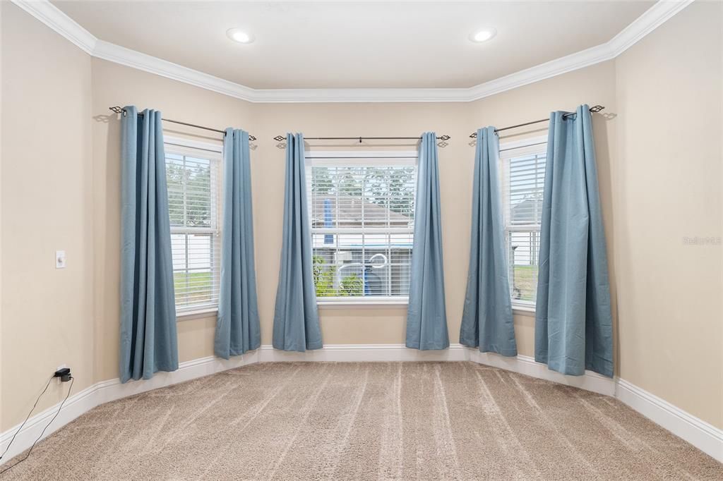 Под контрактом: $349,900 (3 спален, 2 ванн, 1794 Квадратных фут)