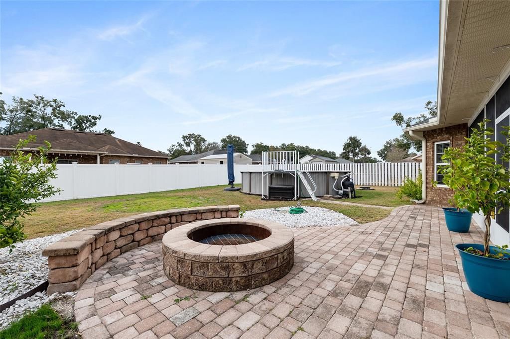 Под контрактом: $349,900 (3 спален, 2 ванн, 1794 Квадратных фут)