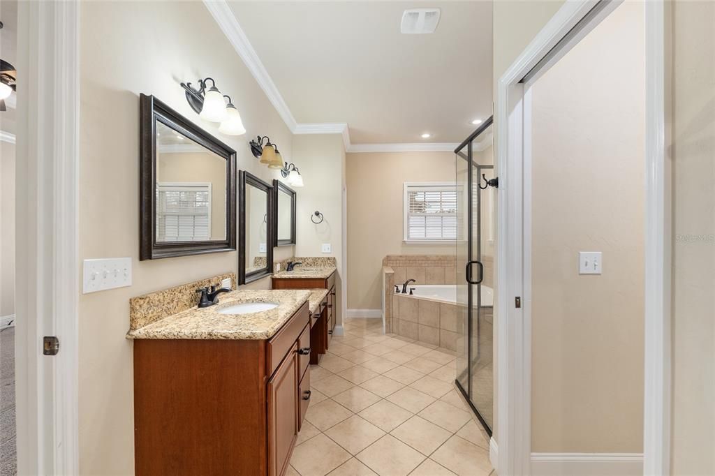 Под контрактом: $349,900 (3 спален, 2 ванн, 1794 Квадратных фут)