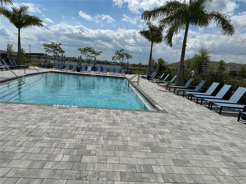 待售: $615,000 (4 贝兹, 2 浴室, 2240 平方英尺)