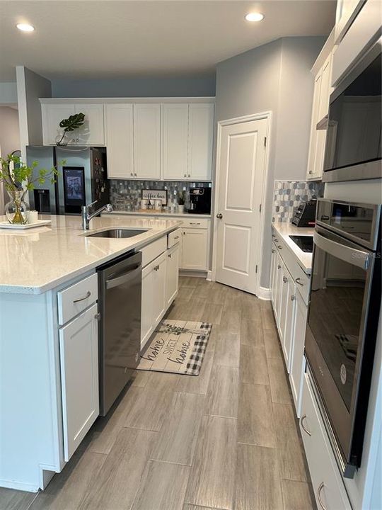 待售: $615,000 (4 贝兹, 2 浴室, 2240 平方英尺)