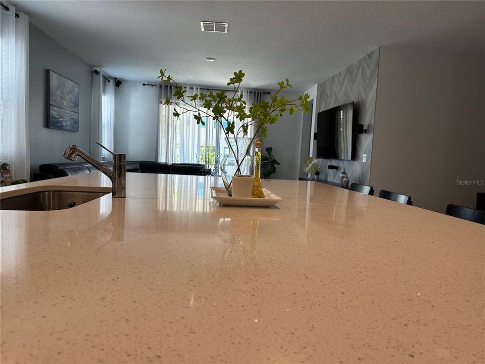 待售: $615,000 (4 贝兹, 2 浴室, 2240 平方英尺)