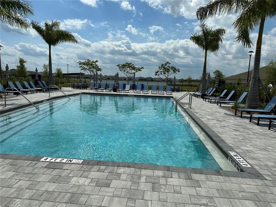 待售: $615,000 (4 贝兹, 2 浴室, 2240 平方英尺)