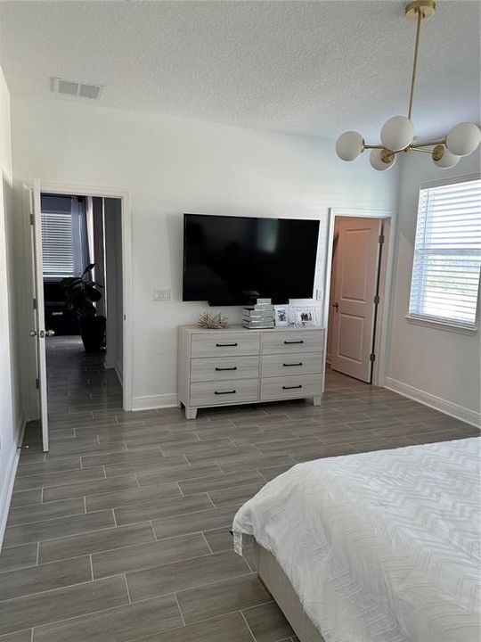 待售: $615,000 (4 贝兹, 2 浴室, 2240 平方英尺)