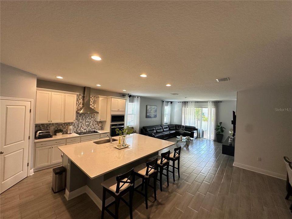 待售: $615,000 (4 贝兹, 2 浴室, 2240 平方英尺)