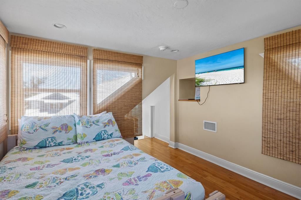 For Sale: $3,149,000 (4 beds, 3 baths, 2421 Square Feet)